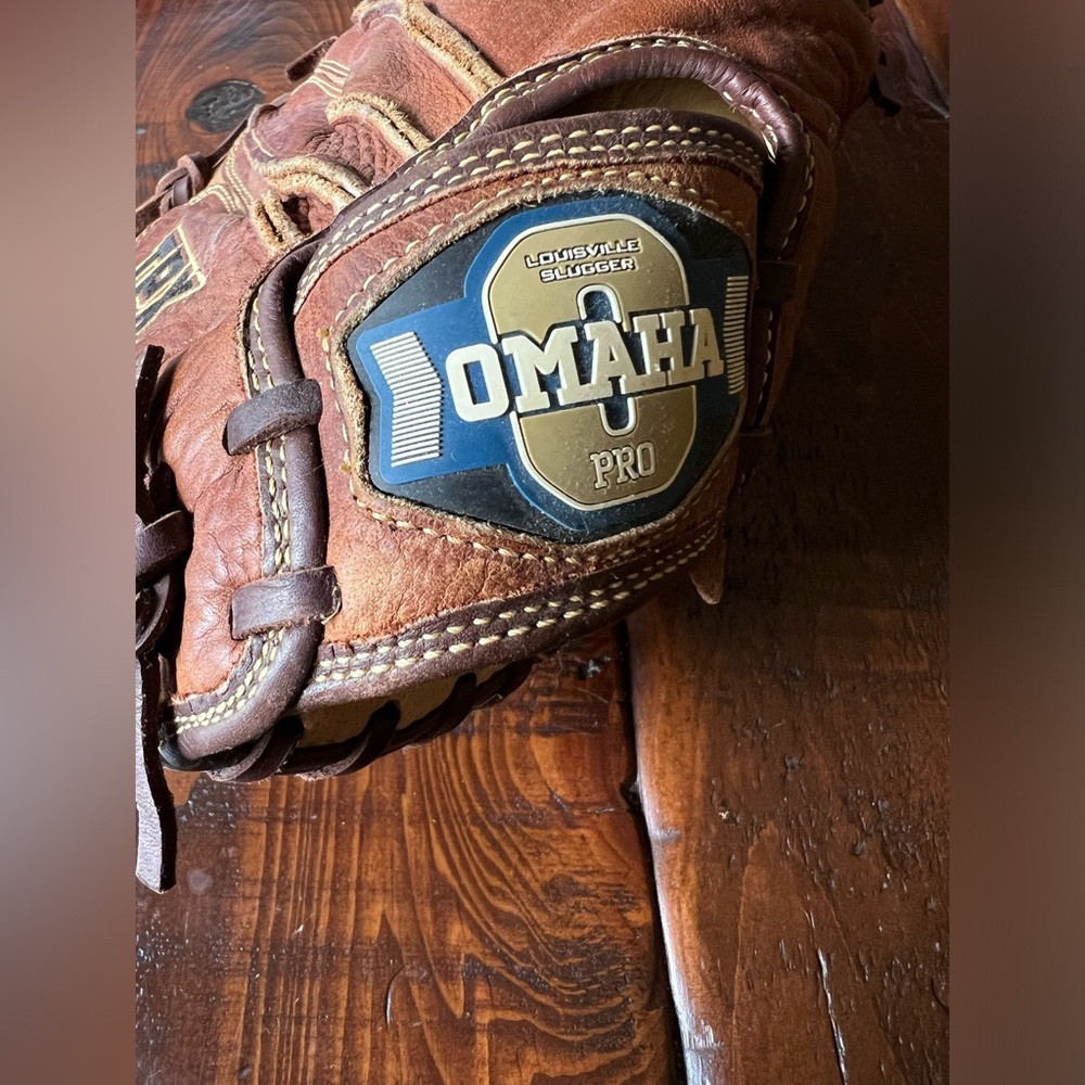 Louisville Omaha Pro Series Men’s Catchers Mitt - Picture 5 of 5